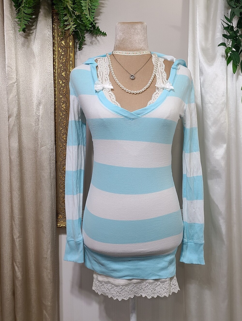 Vintage Aeropostale ♡ Y2K ♡ Baby Blue & White Striped Hooded Babydoll Top